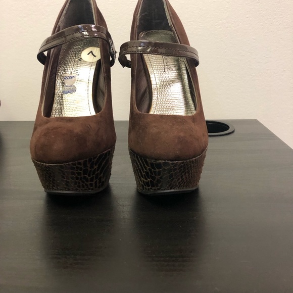 Brown Heels - Picture 3 of 5